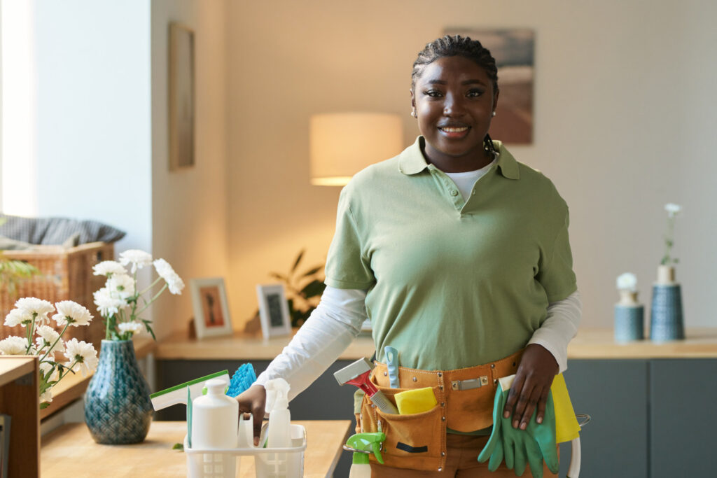 Femme de ménage Paris 11 et aide ménagère pour les personnes âgés 1 black woman working in cleaning service 2025 03 18 22 19 44 utc 1